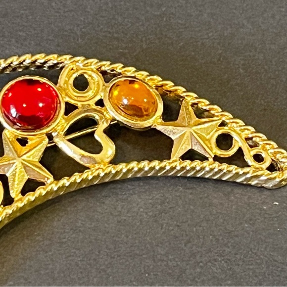 Celestial Crescent Moon Brooch Gold Tone Hearts Stars Whimsigoth Moody Charmed - Picture 8 of 16